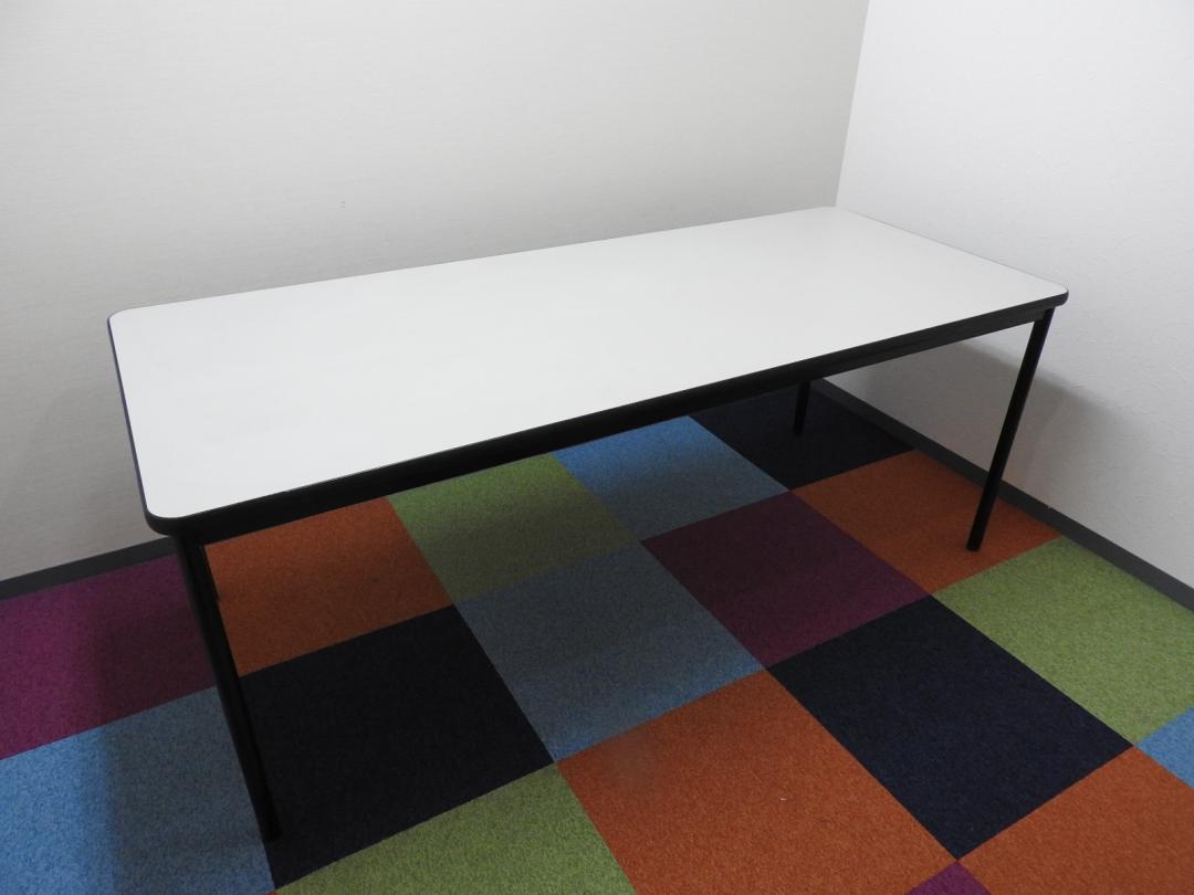  【残り1台】シンプルな4本脚のミーティングテーブル【RP】
                        
                                    中古
            