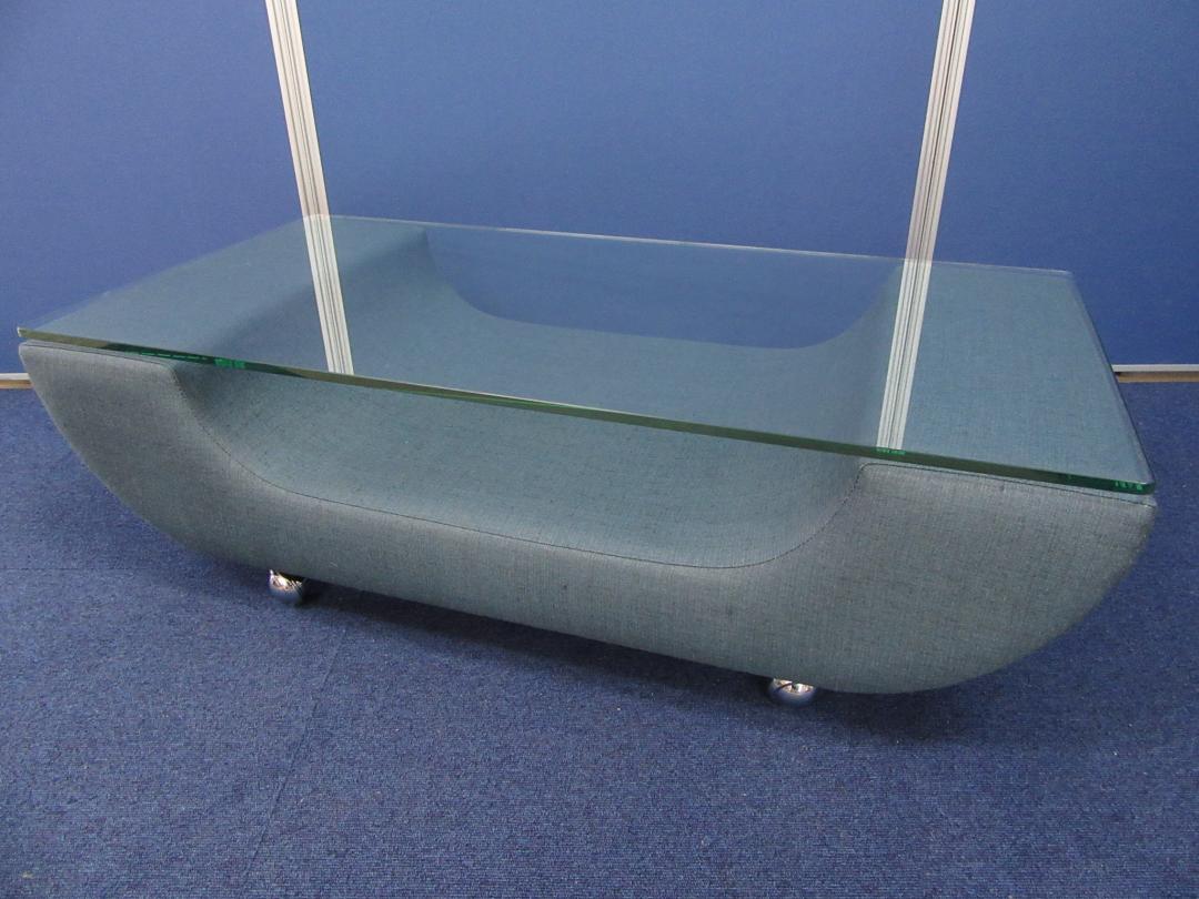 [淡いブルーが印象的!!]ガラスセンターテーブル キャスター付き■応接・ソファのテーブルとしておすすめです!!
                        
                                    中古
            