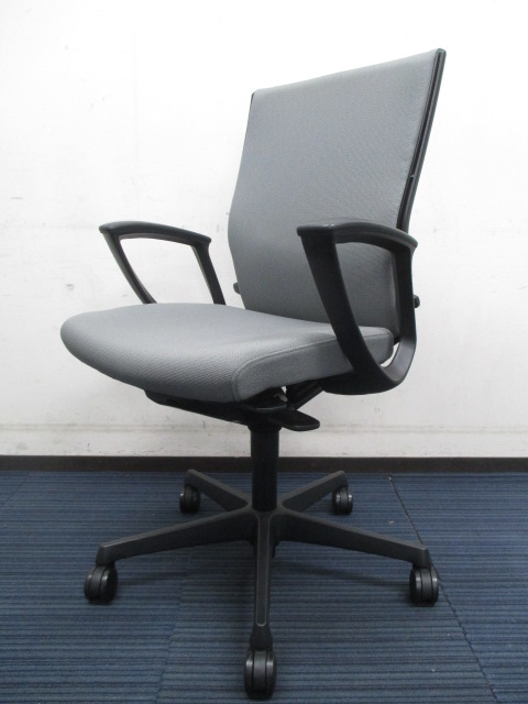 [クリーニング済]■エスクードチェア　固定肘タイプ ■専門会社によるクリーニング実施品 ■機能満載のオススメチェアです 【中央区】【日本橋】【中古オフィス家具】【クリーニング済】【値下品】
                        エスクード
                                    中古
            