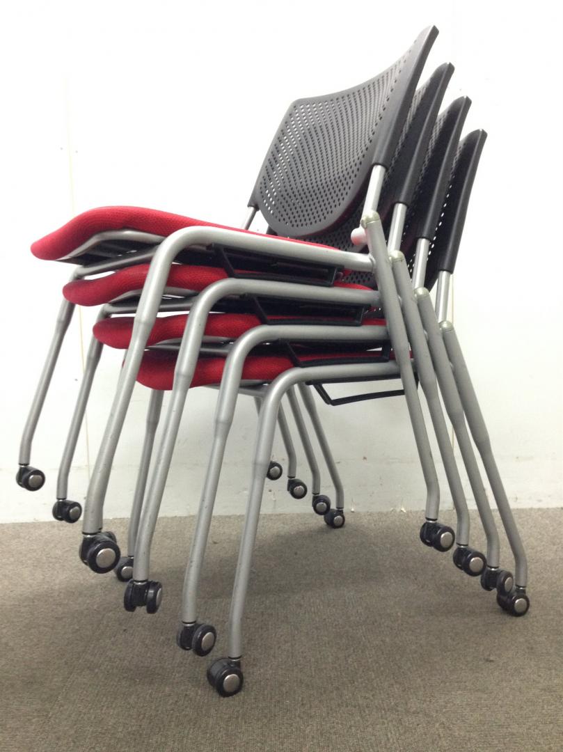 【オカムラ製スタッキングチェア】【レッド・4脚販売】
                        
                                    中古
            