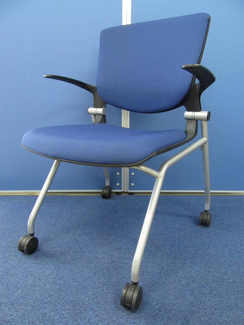 [1脚限定価格!!]岡村製作所製 グラータチェア(Grata) ブルー 背パッド/肘付き!!デザイン性・座り心地が良く大人気です!![状態良好] 
                        
                                    中古
            