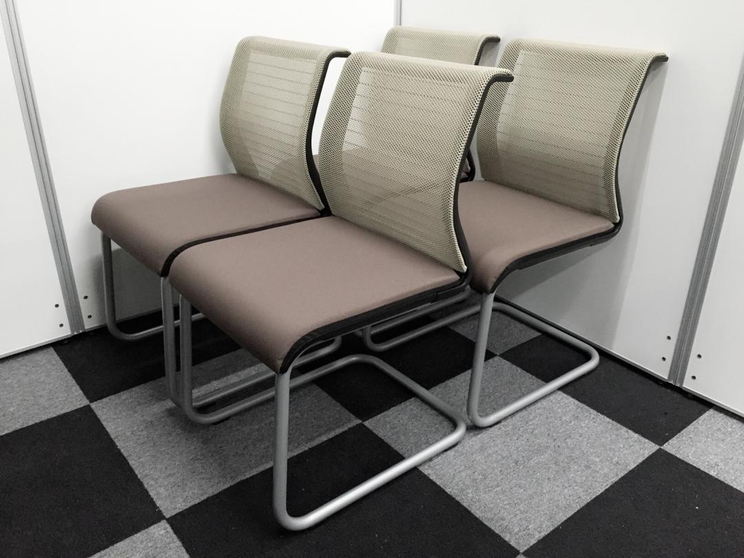 【状態良好 4脚セット】落ち着いたブラウンカラーのメッシュミーティングチェア入荷！座面等も良好でおすすめ品。
                        Think（シンク）
                                    中古
            