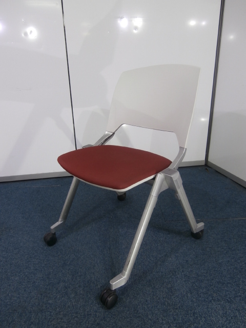 【20脚入荷！！大人気のスタッキングチェア！！】
                        
                                    中古
            