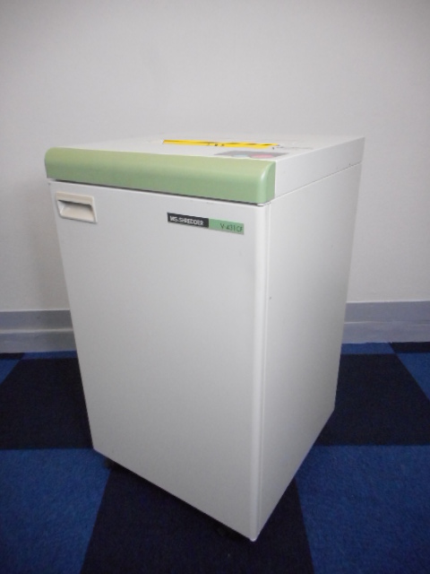 【KS】[1台限定入荷]マイナンバー対策　業務用中古シュレッダー　最大同時裁断22枚
                        
                                    中古
            