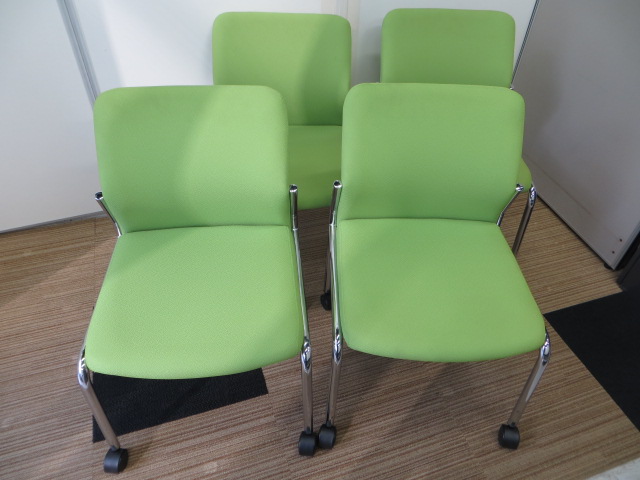 【状態良好】柔らかいグリーンのミーティングチェア4脚セット【中古オフィス家具】
                        
                                    中古
            