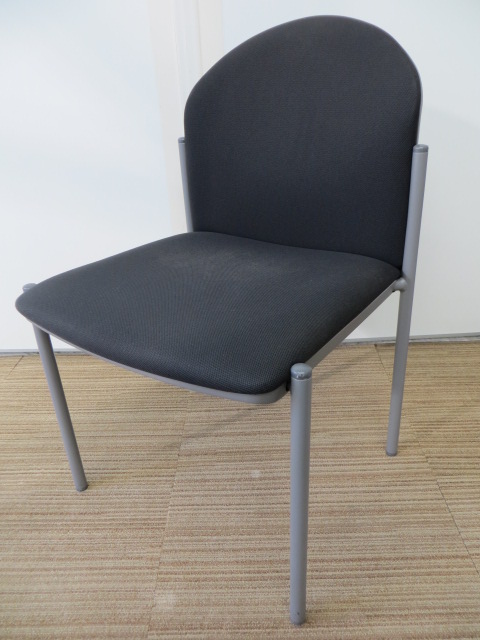【重ねて便利】重ねて収納できるイトーキ製のスタッキングチェア【中古オフィス家具】
                        
                                    中古
            