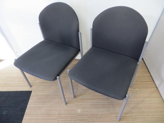 【重ねて便利】重ねて収納できるイトーキ製のスタッキングチェア2脚セット【中古オフィス家具】
                        
                                    中古
            
