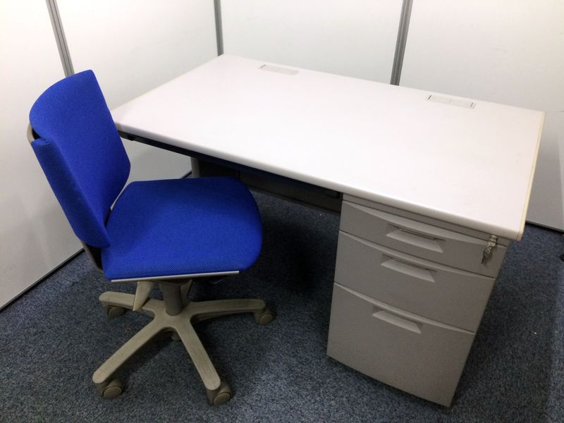 【セット商品】人気の高いイトーキ製の豪華な2点セット
                        
                                    中古
            