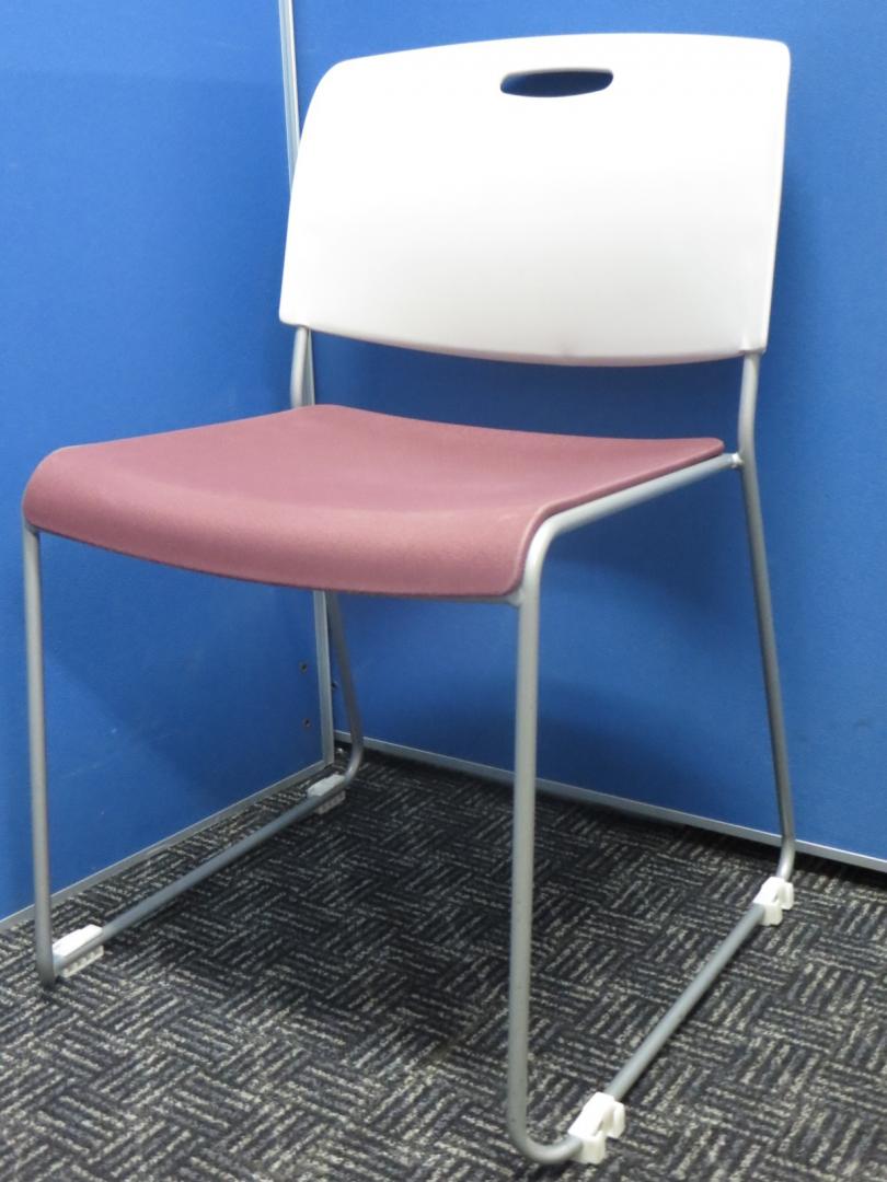 【セットで揃う！】赤いミーティングチェア■頑丈だけど軽い！■シンプルなのに座り心地抜群
                        
                                    中古
            