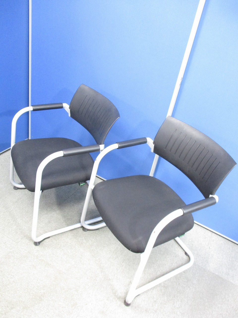 Dauphin （ドーファン）製　ミーティングチェア　キャンチ脚タイプ　スタック収納も可能です。【中古会議用チェア　オフィス家具】
                        ドンフィン
                                    中古
            