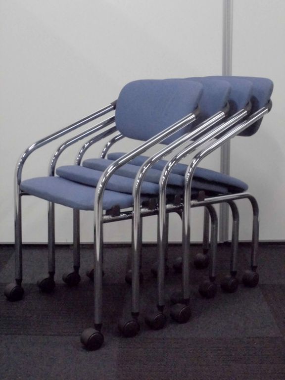 【キャスター付ミーティングチェア】ネスティングチェア4脚セット｜肘付｜ブルー【コクヨ】
                        
                                    中古
            