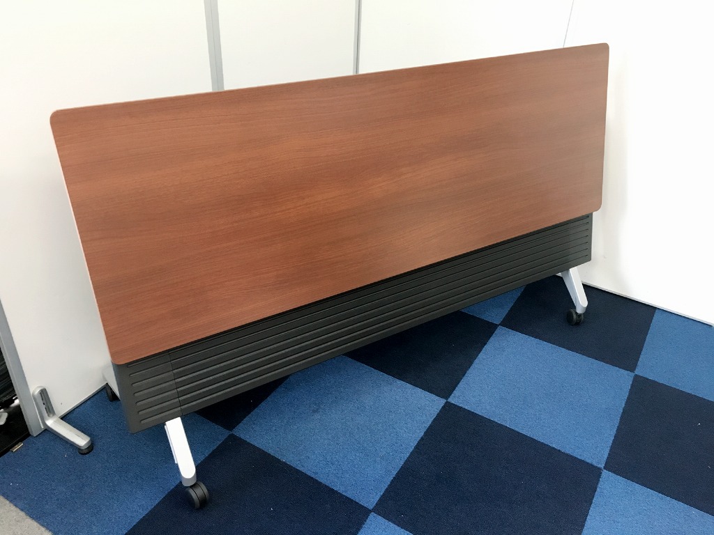 【状態良好！！重厚感溢れるサイドスタックテーブル！7台入荷】■コクヨ製　■ブラウン色　■天板が折りたためるので場所を取りません
                        
                                    中古
            