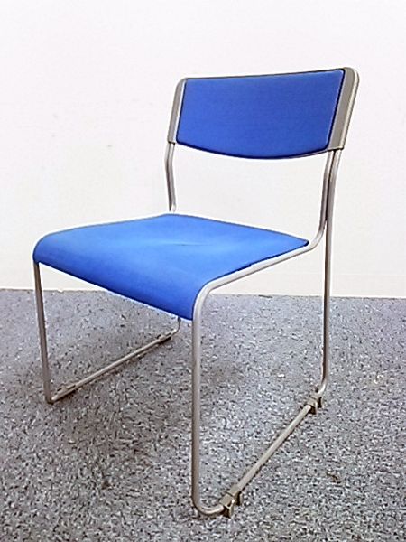 【鮮明なブルーの会議チェア｜残り2脚】重ねて収納可能【おつとめ】
                        
                                    中古
            