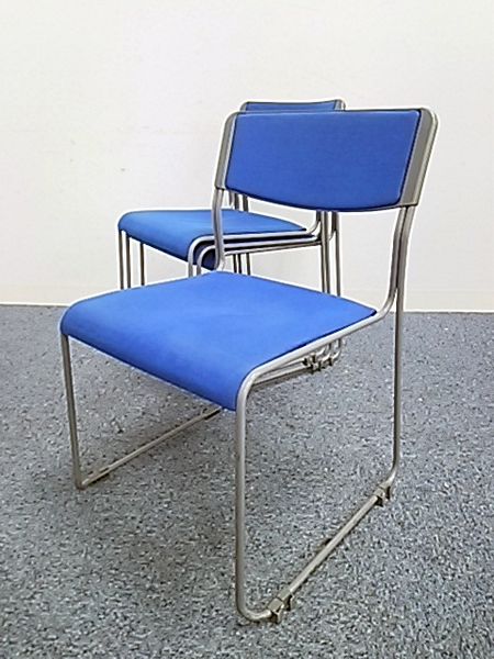 【15％オフ！4脚セットでお買い得！】ブルーの会議チェア｜重ねて(スタッキング)収納
                        
                                    中古
            