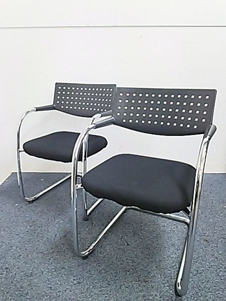 【10％オフ】【デザイナーズ家具】【vitra社｜ビザビ｜重ねて収納も可能】
                        
                                    中古
            