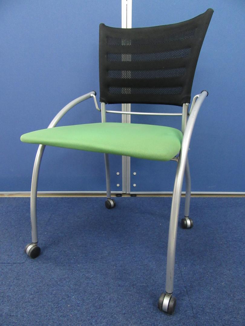 [4脚入荷!!]イトーキ(ITOKI) ネスティングチェア プリエ2■落ち着いたグリーンカラー!!ミーティングルーム・エントランス・休憩室と使い方さまざまです!![足立区][葛飾区][千住][オフィス家具] 
                        プリエ2
                                    中古
            