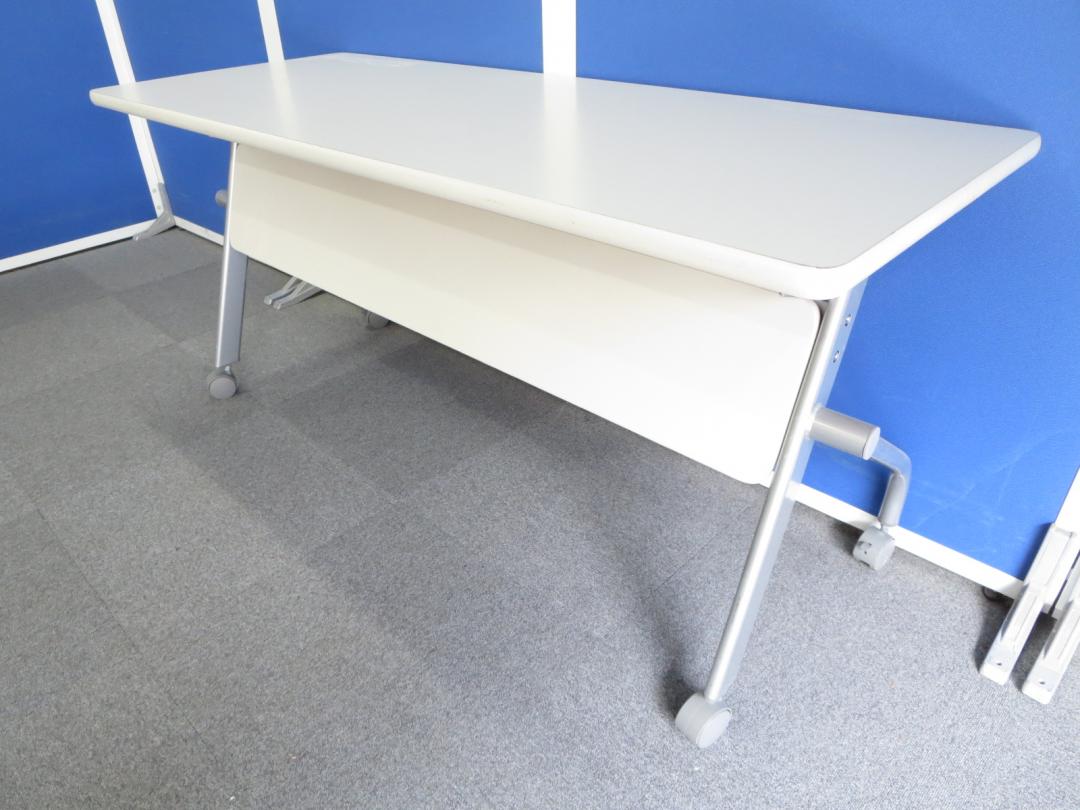 ■平行スタックテーブル　■W1500×D600mm・ネオホワイト・幕板パネル付【収納時に便利な平行スタック！】
                        
                                    中古
            