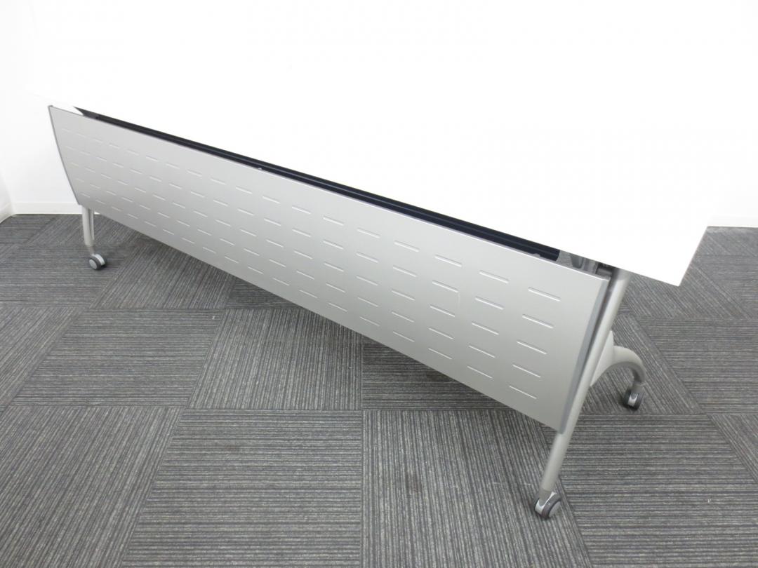 【ロットで入荷】平行スタックテーブル　イトーキ製　(幕板付き)　ホワイト天板　キャスター付き【会議用 作業台 セミナー用 様々な場面で活躍します！】※幕板に少々凹み有り
                        
                                    中古
            