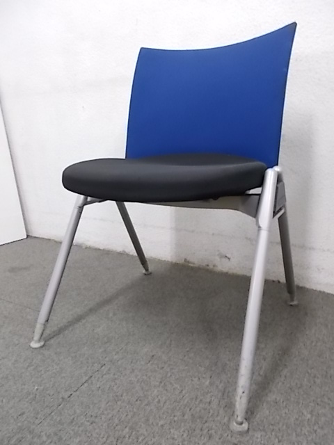 【省スペース】【スタッキング可能】【内田洋行】【残り3脚】【中古チェア（椅子）】
                        
                                    中古
            