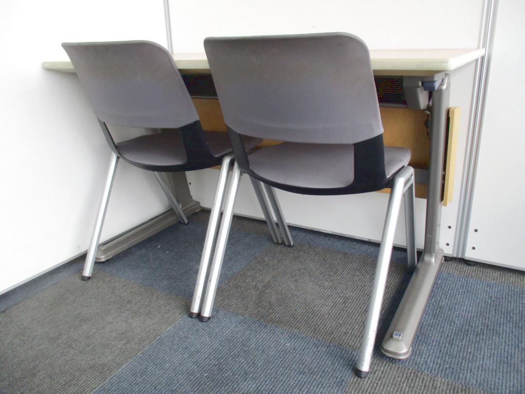 【通常\18,000-⇒\16,000-に！】コクヨのスタックテーブルとチェアのセット【会議、研修用にお勧め！】
                        
                                    中古
            