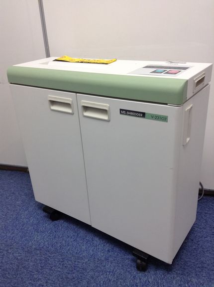 【明光商会製シュレッダー入荷！！】定価32万円、業務用ですがコンパクトで置きやすい
                        
                                    中古
            