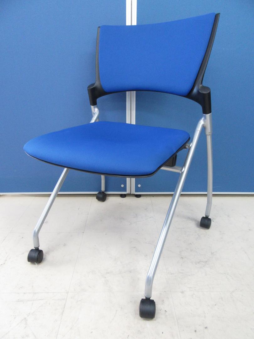 [20脚入荷!!]イトーキ(ITOKI) マノスチェア ブルー■畳んで収納可能、軽量で会議後の後片付けがスムーズです!![状態良好][ネスタブル] 
                        マノス
                                    中古
            