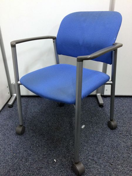 【2脚在庫】キャスター付で移動も楽々
                        
                                    中古
            