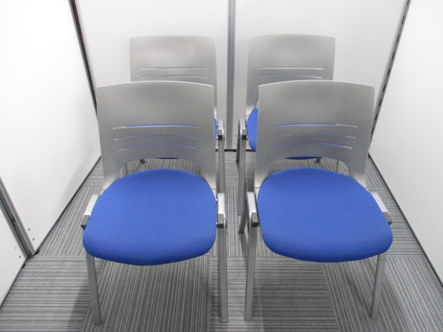 オカムラ製でエレナシリーズのミーティングチェアのセットです。
                        エレナ
                                    中古
            