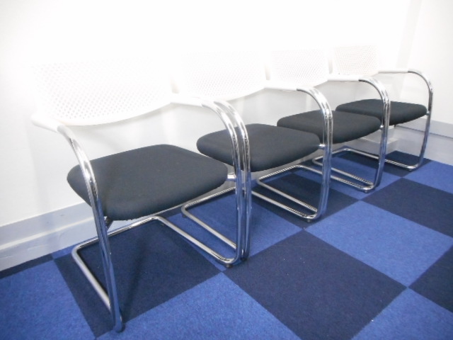 【KS】[4脚セット]スイス発　北欧デザインのミーティングチェア　VISAVI（ビザビ）チェア[デザイナーズ家具]
                        VISAVI
                                    中古
            