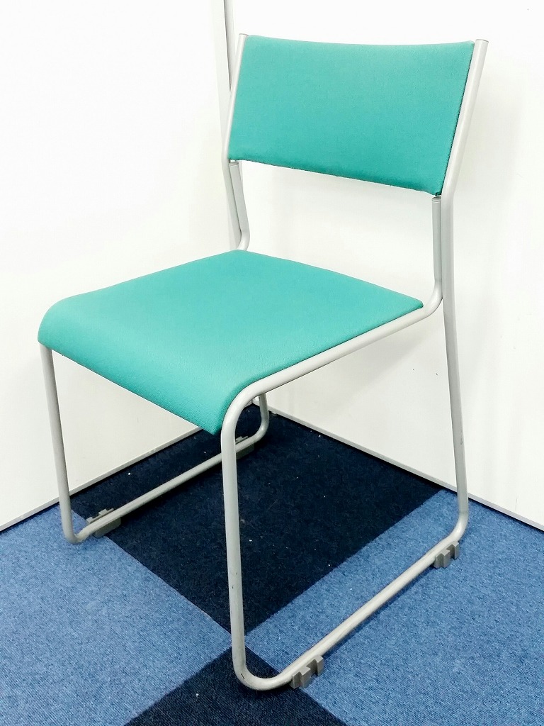 【綺麗なライトグリーンのスタッキングチェアが入荷】■アイコ製　■重ねられるので場所を取りません
                        
                                    中古
            