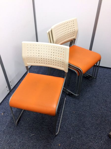 【セット商品】【3セット】人気の高いスタッキングチェア
                        
                                    中古
            