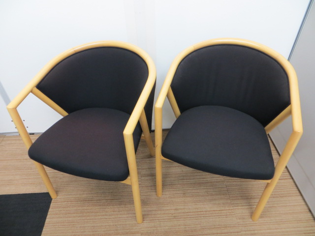 【木製フレーム】値下げしました！9000円→2500円　オカムラ製のミーティングチェア2脚セット【中古オフィス家具】
                        
                                    中古
            