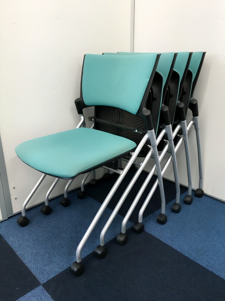 【錦糸町店おすすめ！お安い価格にて提供できる4脚セットのご案内】■イトーキ製　■マノス　■座面が折りたためるので非常に便利です！
                        マノス
                                    中古
            