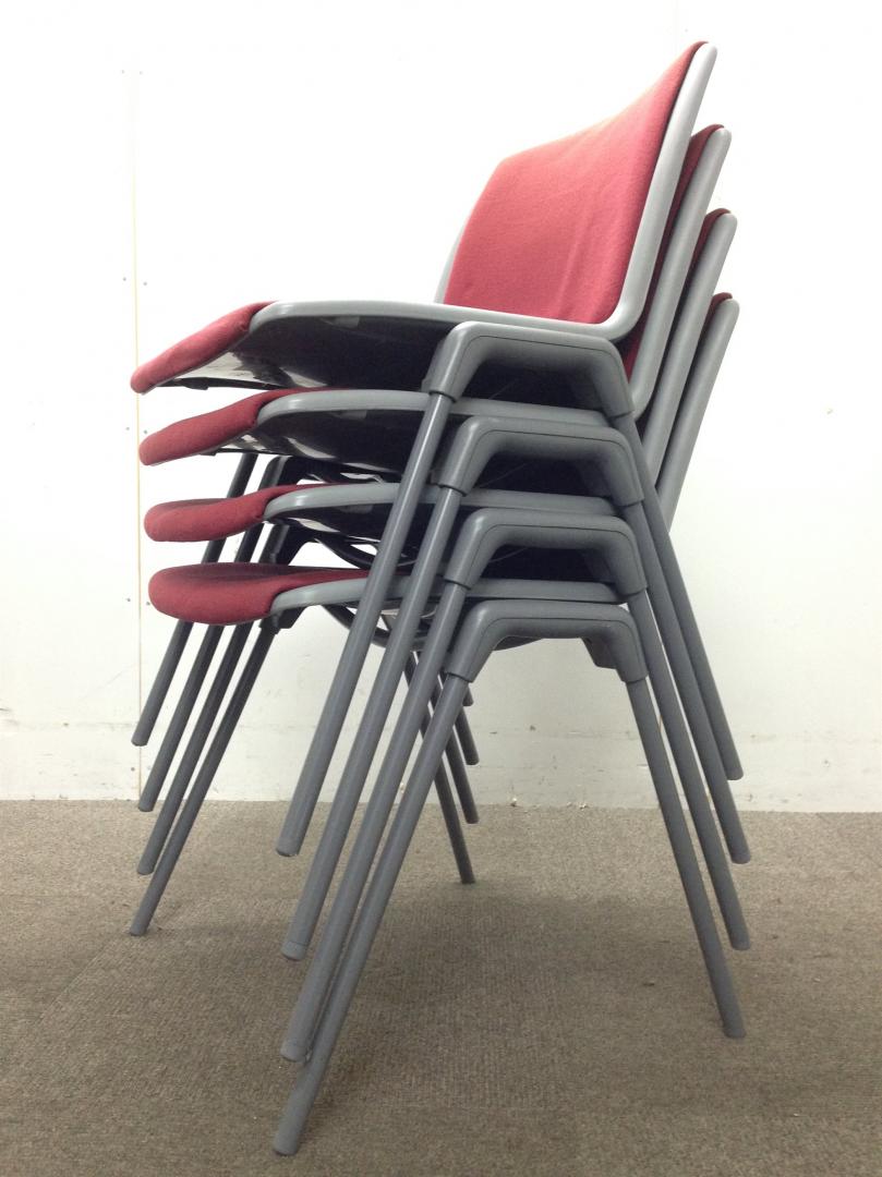 【イトーキ製ミーティングチェア】【4脚販売・赤色のかわいいチェア】
                        
                                    中古
            