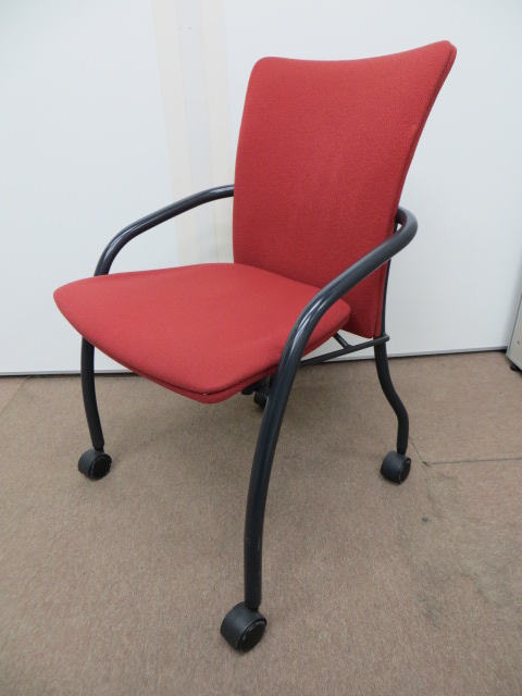 【値下げしました！\4000→\3000】平行に重ねられるネスティングチェア　鮮やかなレッド【中古オフィス家具】
                        
                                    中古
            