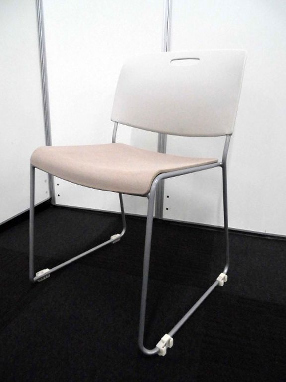 『使えればいいやシリーズ！』内田洋行｜スタッキングチェア【背：樹脂 / 座：クロス】
                        
                                    中古
            