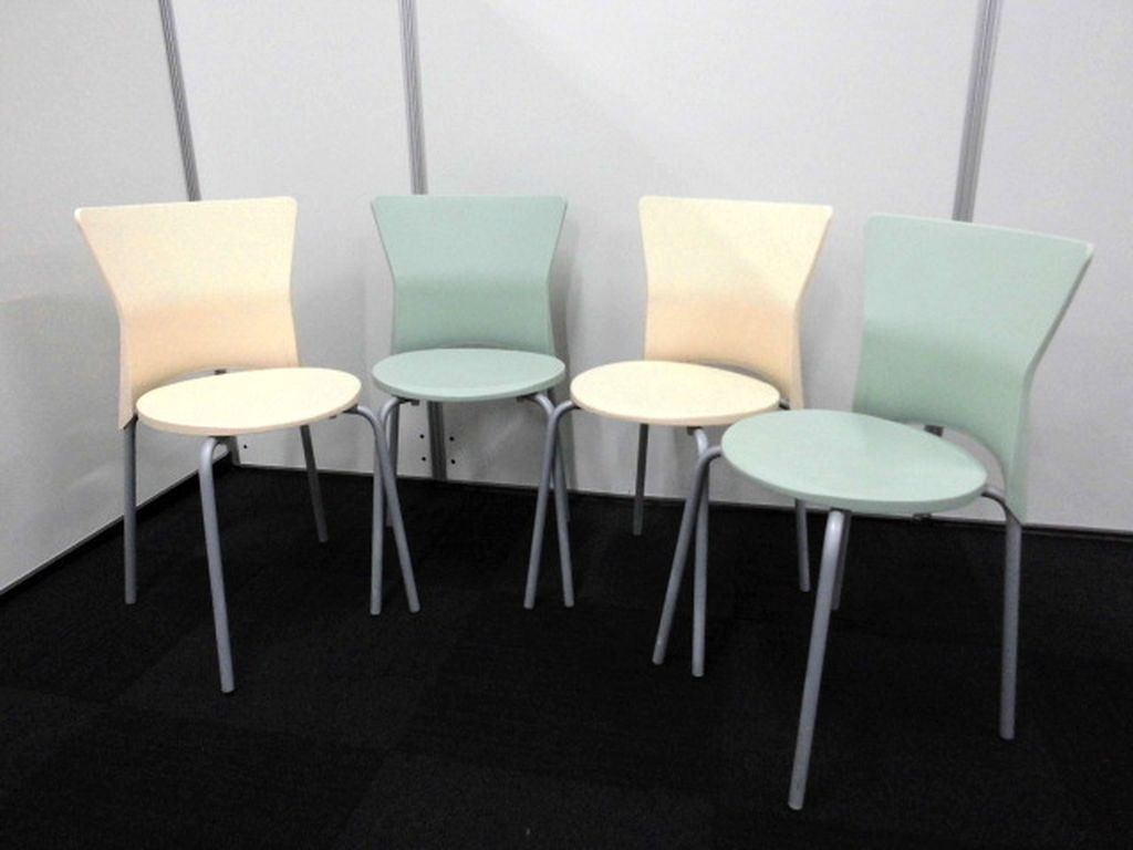 【可愛いパステルカラー】スタッキングチェアの4脚セット【グリーン＆アイボリー】
                        
                                    中古
            