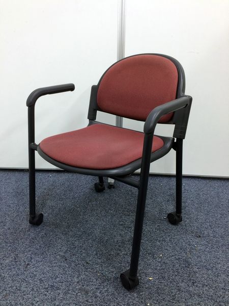 【8脚入荷】燃えるようなワインレッド色　肘置き付き
                        
                                    中古
            