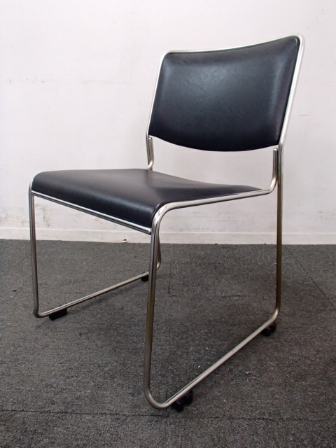 【10脚入荷】人気のブラック色！ビニール素材でお手入れラクラク！
                        
                                    中古
            