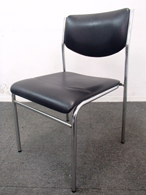 【4脚入荷】ブラック色の4本脚タイプ！ビニール素材でお手入れラクラク！
                        
                                    中古
            