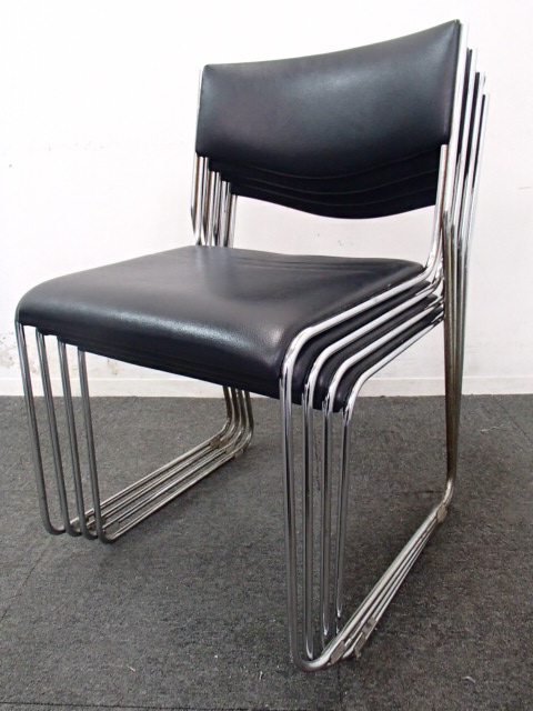 【セット商品】定番人気のブラック！ビニール素材で汚れが落ちやすい！
                        
                                    中古
            