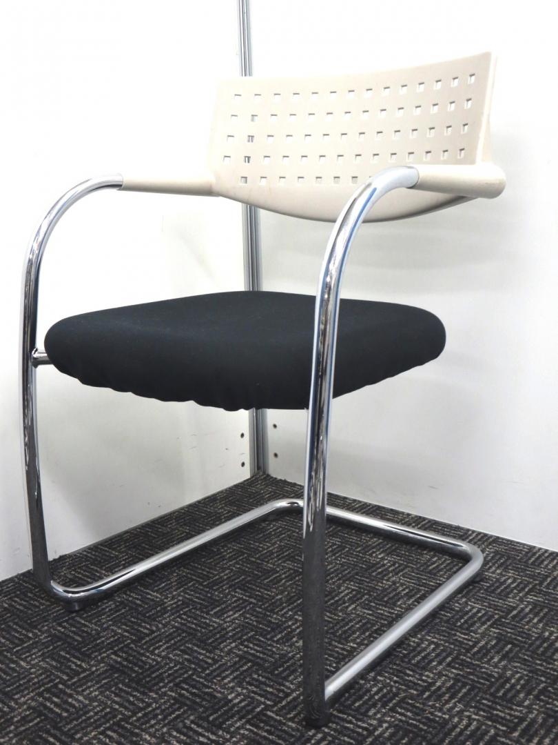 【４脚入荷！】お洒落なミーティングチェア■座り心地も抜群！
                        ビザビ
                                    中古
            