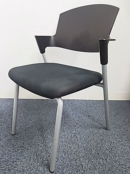 【大人気商品待望の再入荷！】【2脚限定｜背もたれカバーなしタイプ】
                        プロッティ
                                    中古
            