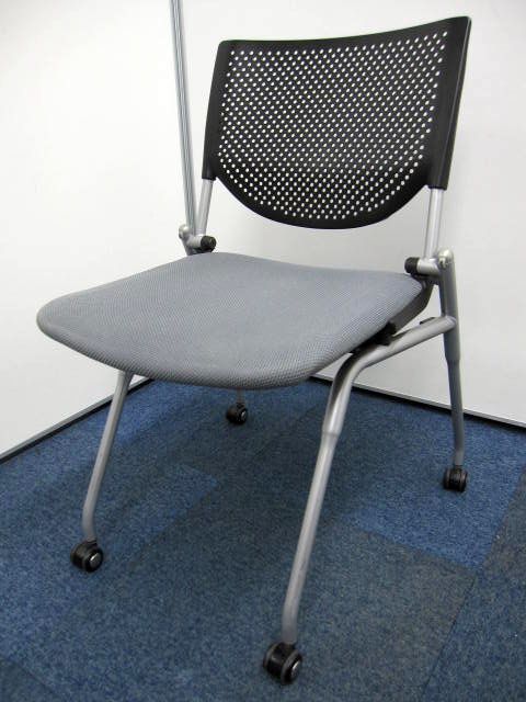 【残り1脚】【定番品】人気のプロスタックチェアが入荷　重ねて収納【汚れの目立ちにくいグレー色】
                        プロスタック
                                    中古
            