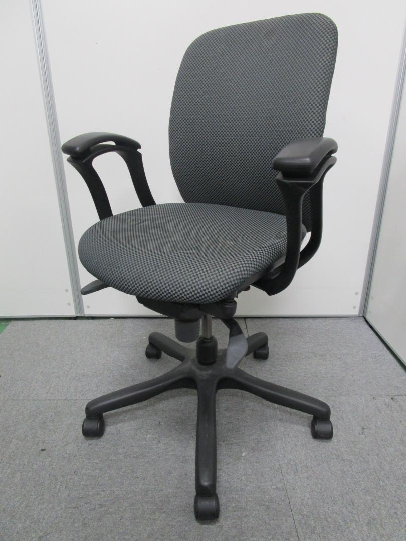 カナダのテクニオン社製・アミカスチェア入荷しました！国内メーカーには見られない特徴的なデザイン、構造です！おつとめ品
                        アミカスチェア
                                    中古
            