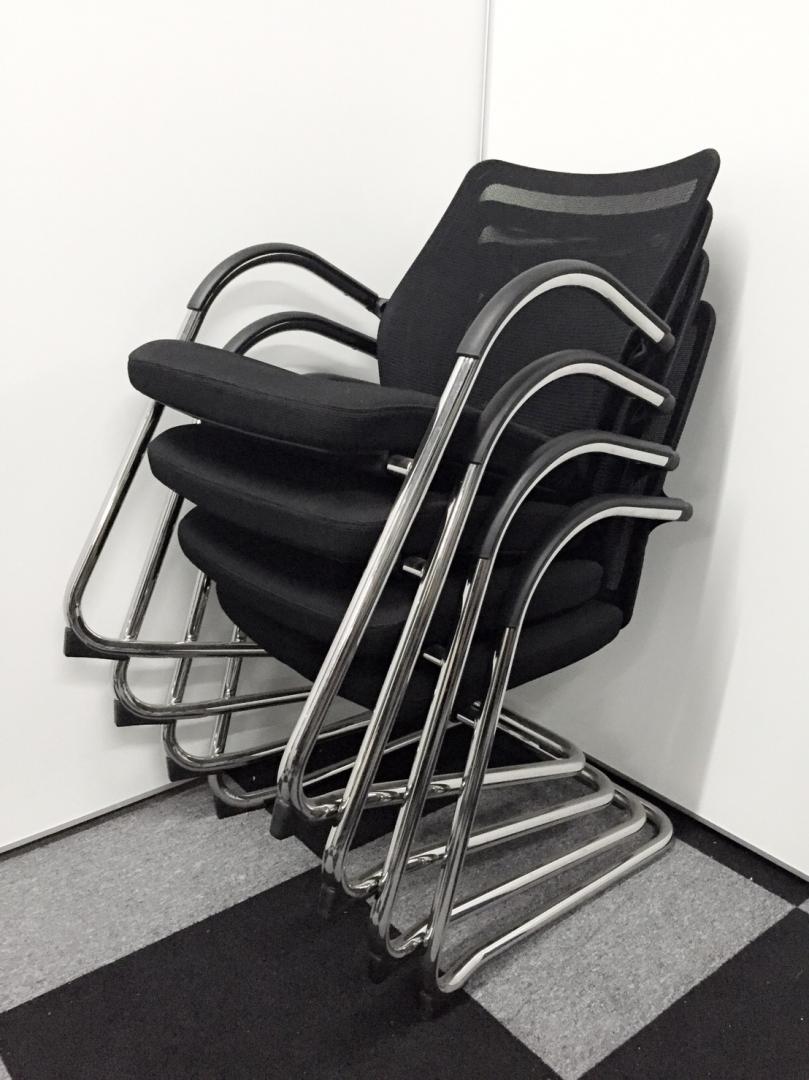 【状態良好 4脚セット】上に重ねる事が出来る会議椅子。ブラックカラーで背もたれもメッシュの大人気商品！セットで金額もお得に！
                        
                                    中古
            