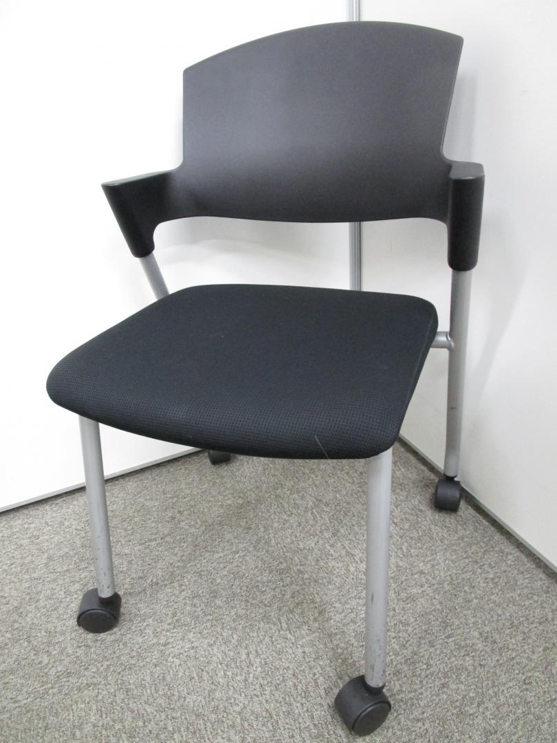 デザイン性重視の会議用チェア■キャスター付きで移動もラクラク収納
                        プロッティ
                                    中古
            