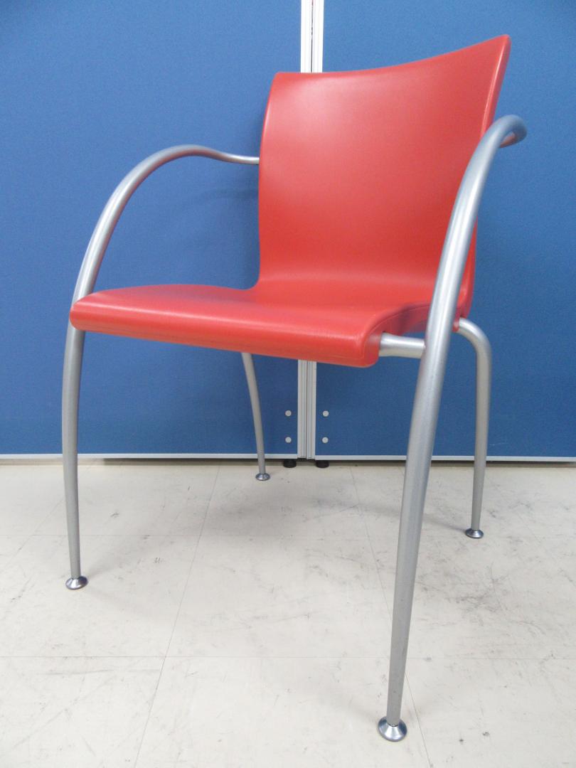 [12脚入荷!!]ウィスナーハーガー社製 スタッキングチェア■重ねて収納可能で空間を広々と!!明るいレッドカラーでポップな空間に仕上げませんか!?
                        
                                    中古
            