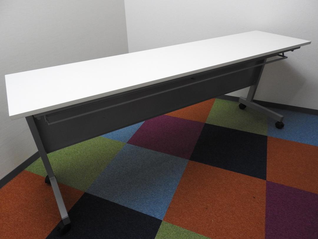 【1台限定】清潔感のあるホワイトのスタックテーブル！【RP】
                        
                                    中古
            