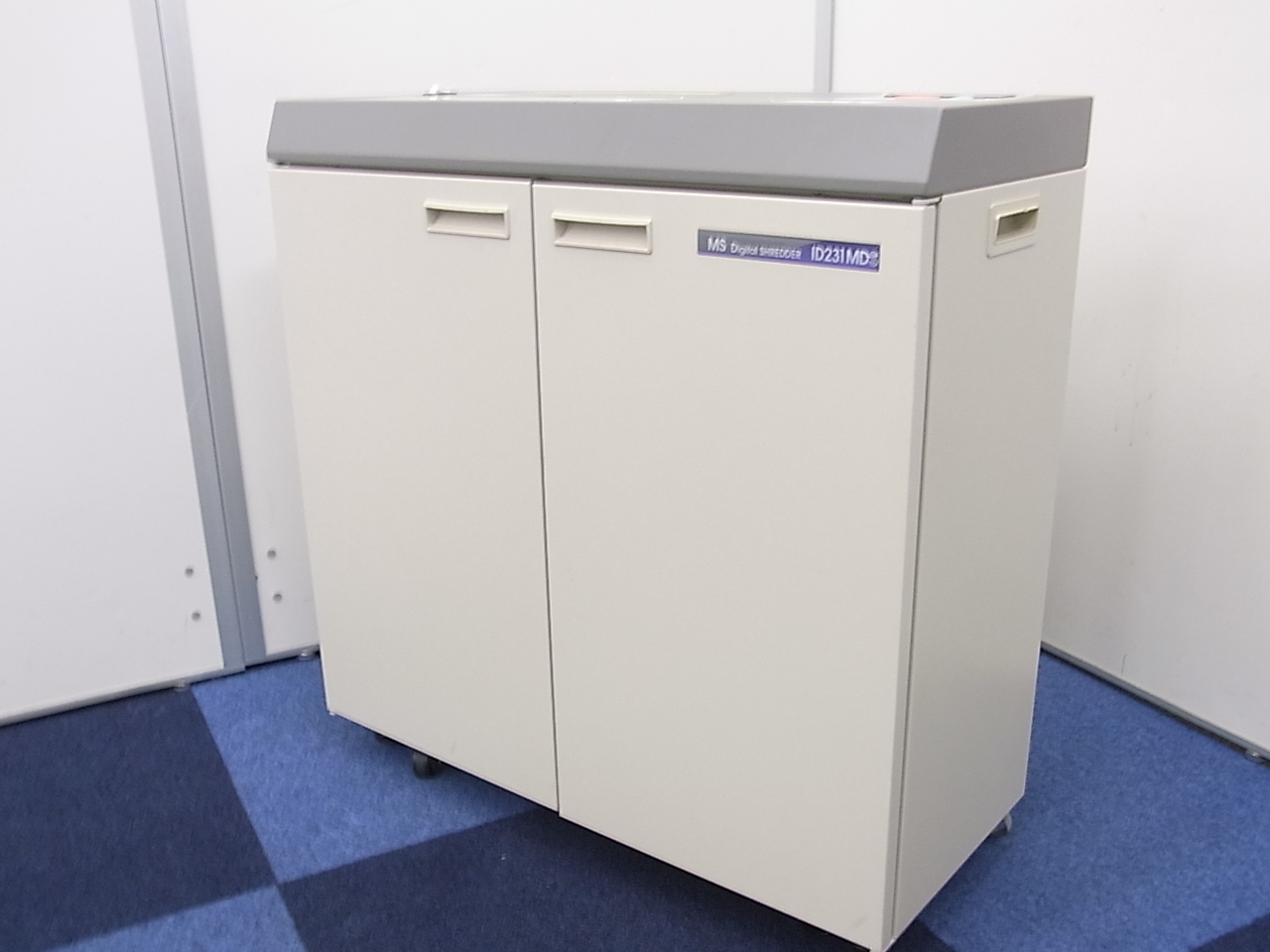 【限定一台】シュレッダーを少し大きくして個人情報保護と業務効率化のどちらも実現してみませんか？【デスクの脇にぴったり】【明光商会製】
                        
                                    中古
            